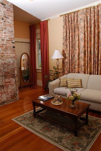 The Spring Seasons Inn 뉴포트 외부 사진